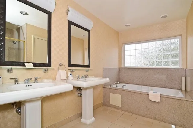 جناح بسرير كينج بحوض جاكوزي، Best Western Plus All Suites Inn 4/4