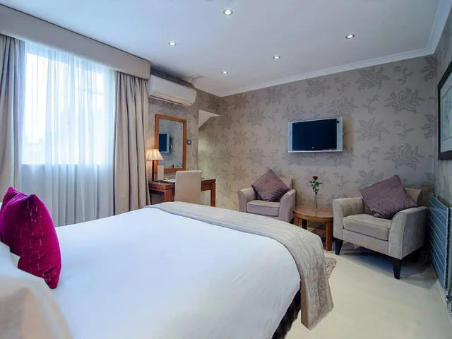 Room, Double Bed, The Beaufort Knightsbridge 1/6