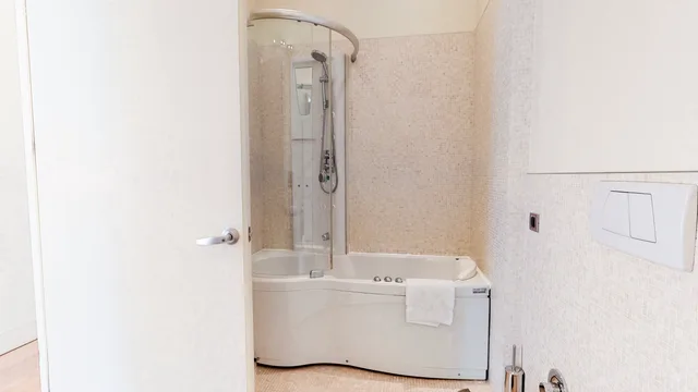 Bosphorus, Deluxe، Ajia Hotel 2/2