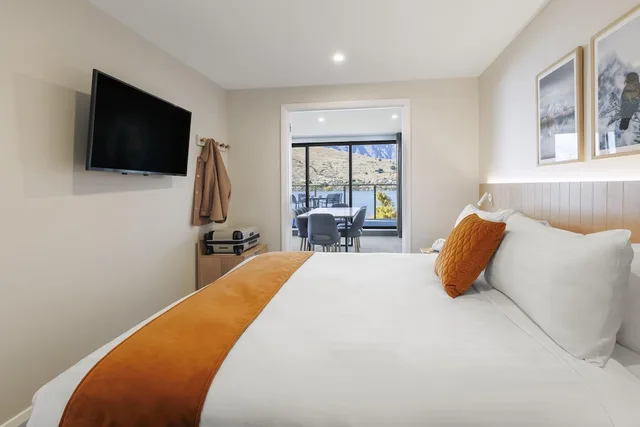 شقة بسرير كينج بإطلالة على البحيرة بغرفة نوم واحدة، Avani Queenstown Hotel 1/6