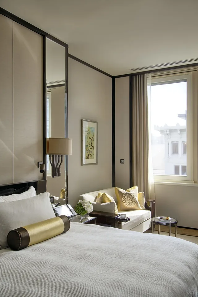غرفة ديلوكس بسرير كينج بإطلالة على الفناء، The Peninsula Hong Kong 4/10
