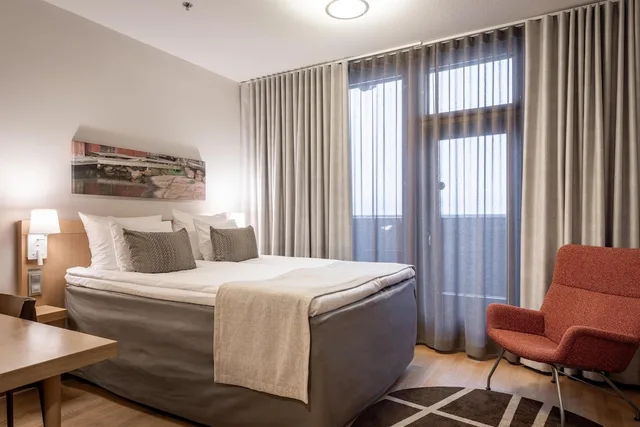 Superior, Queen Bed, Balcony, Scandic Oulu 2/7
