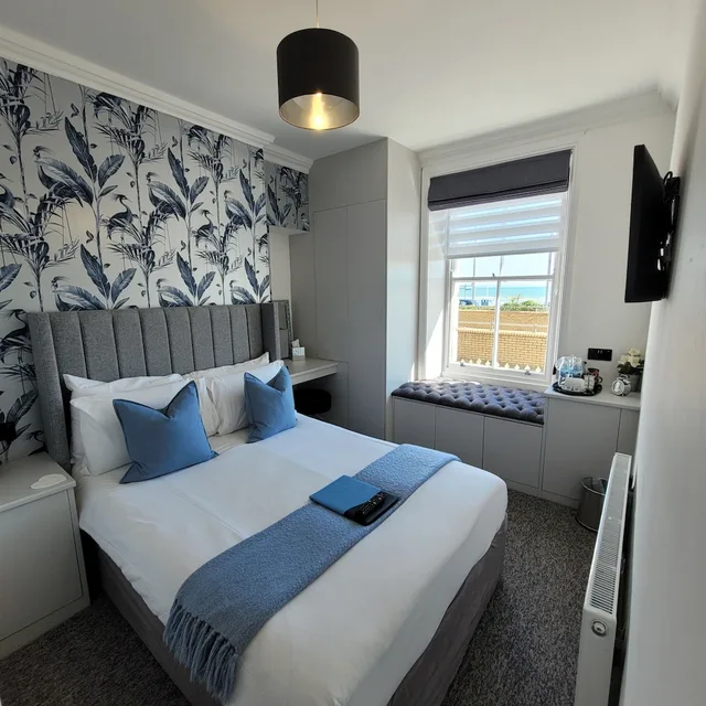 Room, Double Bed, Sea View, Ground Floor, The Cumberland Hotel 1/1
