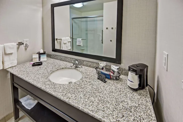 غرفة بسرير كينج، Hampton Inn Indianola 1/1