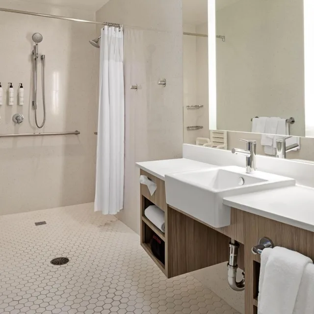 جناح بسريرين كوين مع سرير سحّاب إضافي مع أريكة لذوي الإعاقة، SpringHill Suites by Marriott West Sacramento 8/10