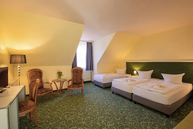 غرفة ثلاثية بسرير كوين وسرير فردي، Erzgebirgshotel Freiberger Hohe 2/9