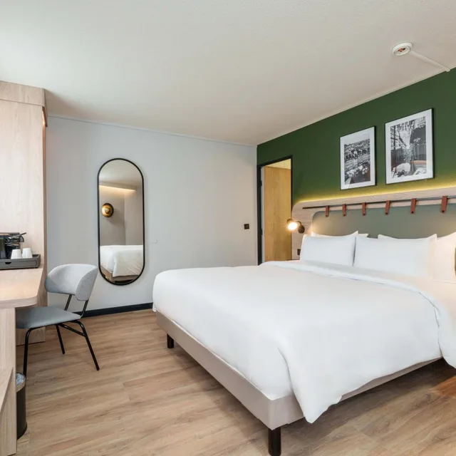 غرفة قياسية بسرير كوين مع أريكة، Hotel Restaurant Campanile Dijon Centre Gare 1/4