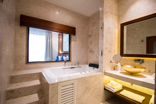 جناح رئاسي بسرير كينج، Belad Bont Resort 3/3