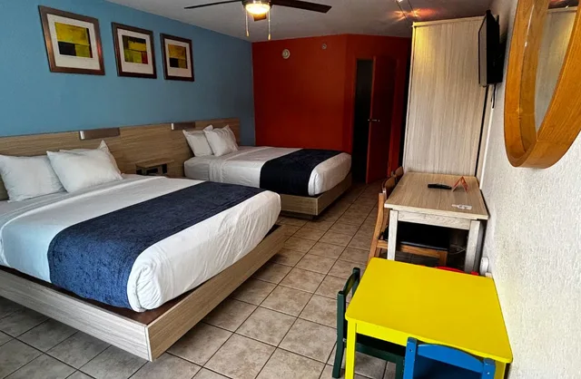 غرفة قياسية بسرير مزدوج، Ramada by Wyndham Hotel & Water Park 1/4