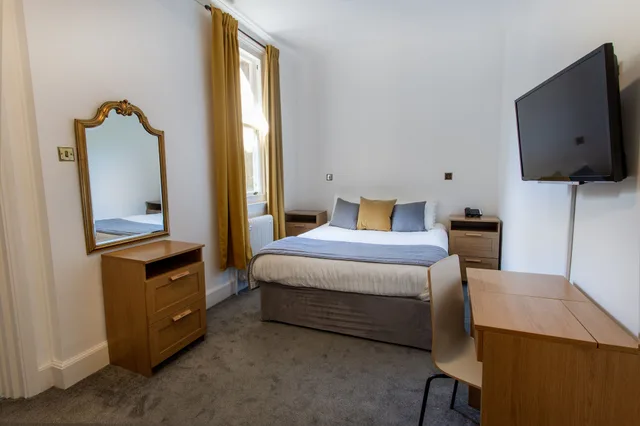 Manor, Double Bed, Small، Woodlands Manor 8/10