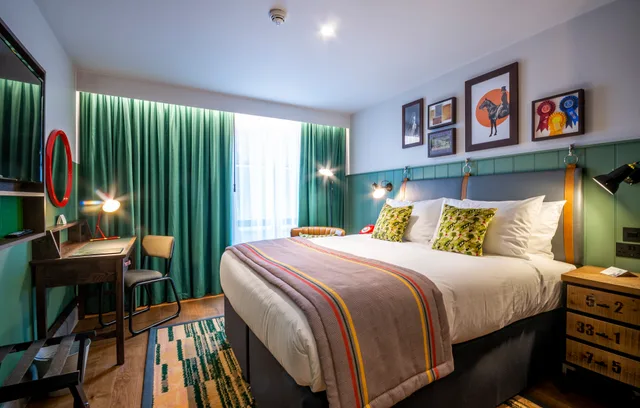 غرفة قياسية بسرير كينج، Hotel Indigo Chester 8/9