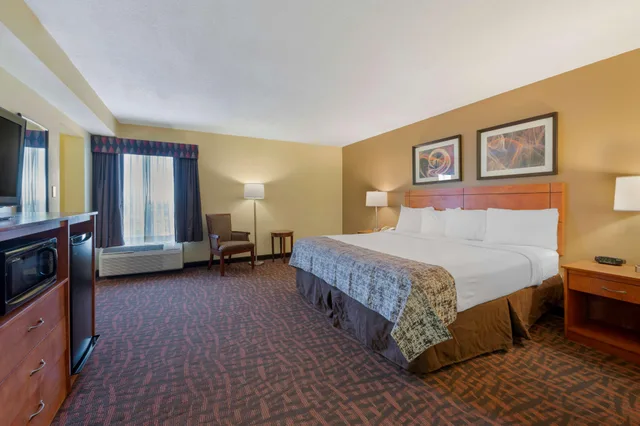 جناح بسرير كينج، Best Western Louisville East Inn & Suites 3/5