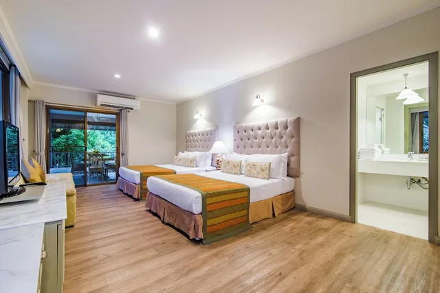 2 Bedrooms, Suite, 3 Queen Beds, Sea Front، Anantasila Beach Resort Hua Hin 4/9