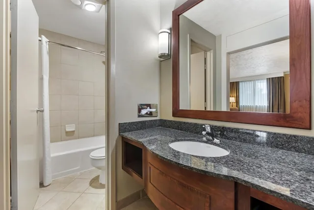 غرفة قياسية بسريرين كوين بإطلالة على الفناء، Best Western Plus Burley Inn & Convention Center 10/10