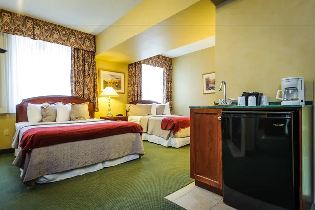 جناح سوبيريور بسريرين كوين، Peterborough Inn & Suites Hotel 1/3