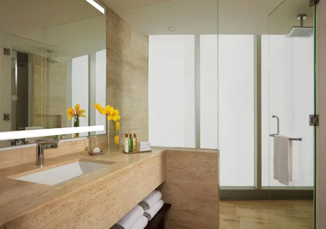 Altitude, Suite, Partial Ocean View, Corner, Altitude By Krystal Grand Punta Cancun All Inclusive 6/7