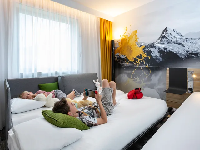 Classic, Family, Double Bed, Sofa, Novotel Annecy Centre 3/8
