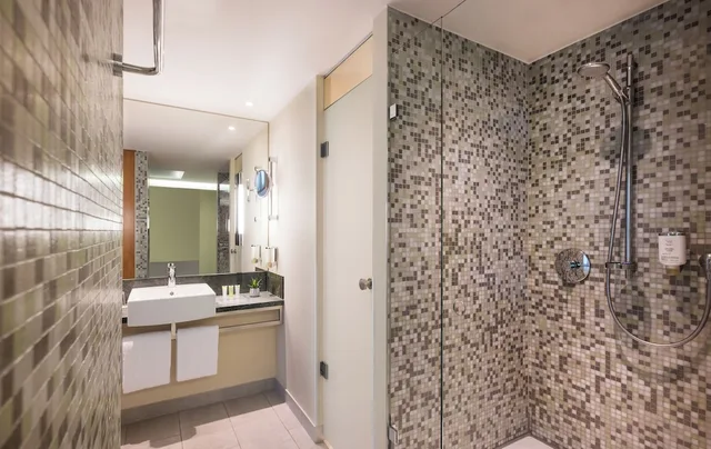 غرفة بسرير كوين في طابق مرتفع، Lindner Hotel Berlin Ku'damm, part of JdV by Hyatt 3/5