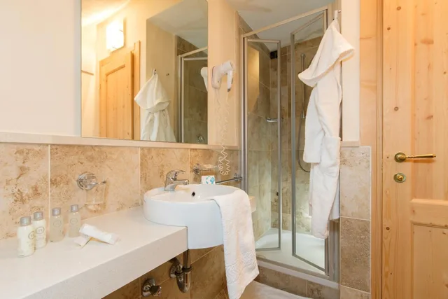 غرفة قياسية ثلاثية، Th Corvara Greif Hotel 7/10