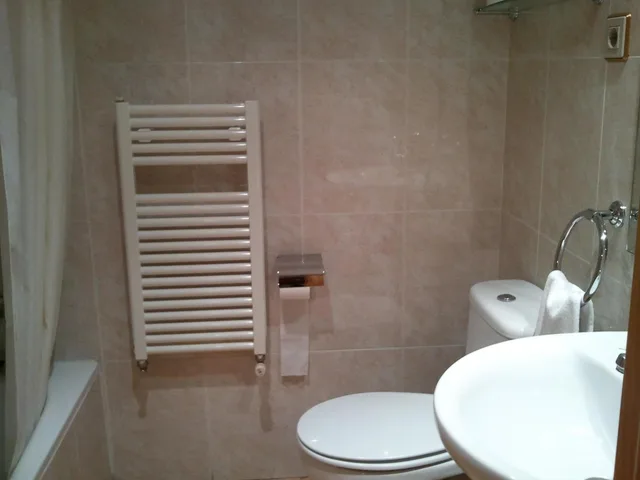 Family, Shared Bathroom, El Pilar 6/6