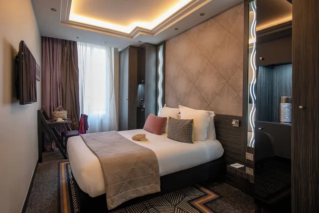 غرفة سوبيريور بسرير مزدوج بإطلالة على المدينة، Hotel Le Mondial, BW Premier Collection 1/8