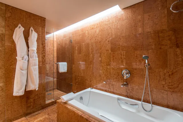 Junior Suite, King Bed, Grand Millennium Auckland 6/7