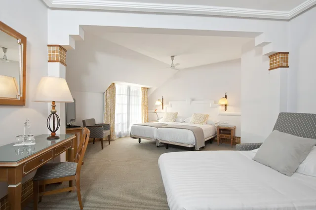 The Level, Junior Suite, Queen Bed, Sofa, Melia Atlantico Isla Canela 2/7