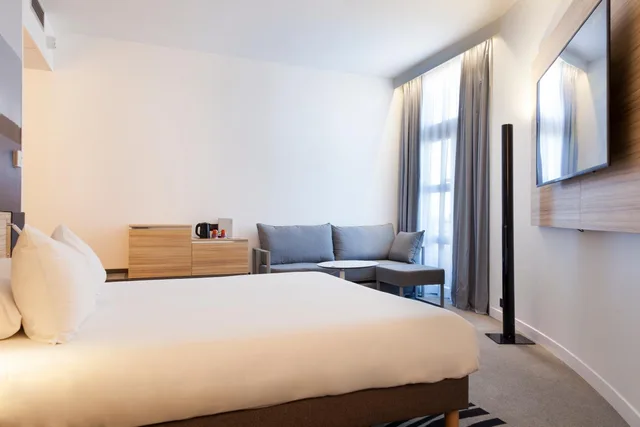 Classic, Double Bed, 2 Sofa, Novotel Tours Centre Gare 1/6