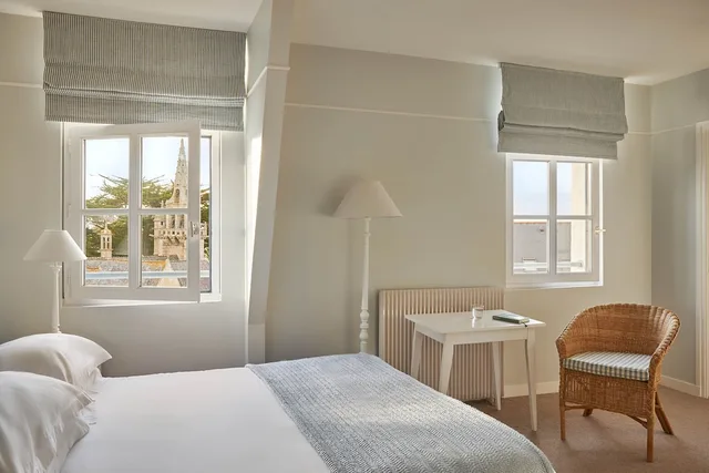 غرفة قياسية بسرير كوين بإطلالة على المدينة، Grand Hotel Des Bains the Originals Relais 1/7