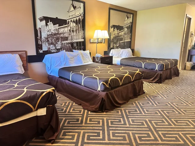غرفة بسريرين مزدوجين، Super 8 By Wyndham Laurel, MS 2/5