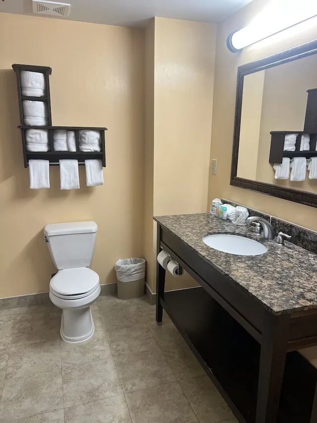 غرفة بريميير بسريرين كوين بإطلالة على المرسى بشرفة بمطبخ صغير، Pier House 60 Marina Hotel 6/7