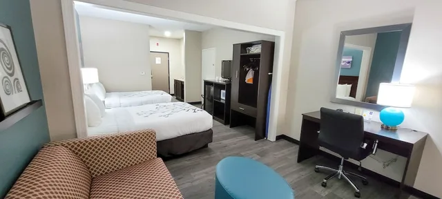 Suite, 2 Double Beds, Sofa, Sleep Inn & Suites Birmingham Colonnade 4/4