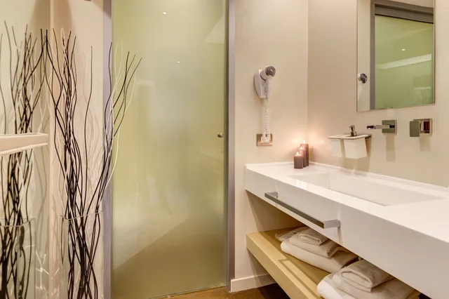 جناح بسرير مزدوج بشرفة، Dharma Luxury Hotel & Spa 8/9