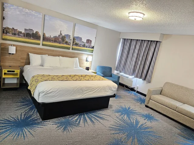 جناح بسرير كينج، Days Inn by Wyndham Davenport 1/7