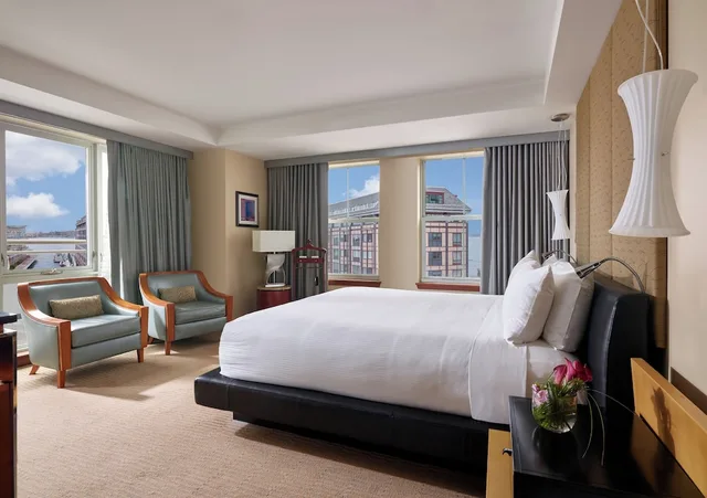 جناح بسرير كينج بإطلالة على المرفأ، Battery Wharf Hotel Boston Waterfront 2/5