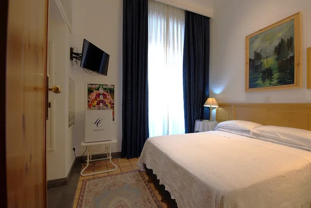 Room, Double Bed, Street View, Small، Hotel Locanda Cairoli 5/10