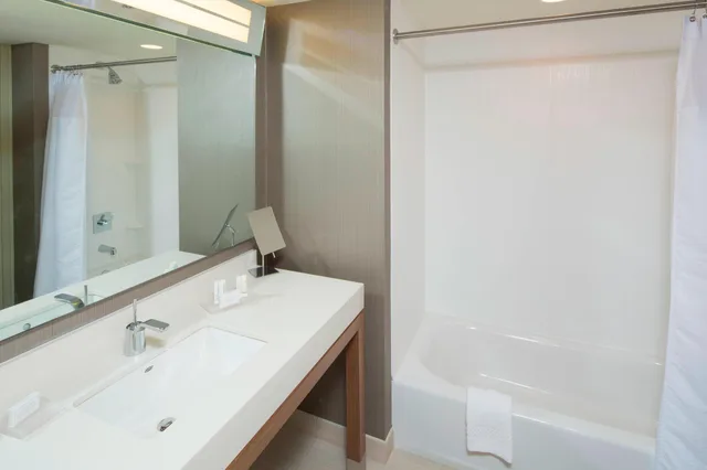 room, 2 queen beds, Courtyard Dallas Midlothian At Midlothian Conference Center 2/4