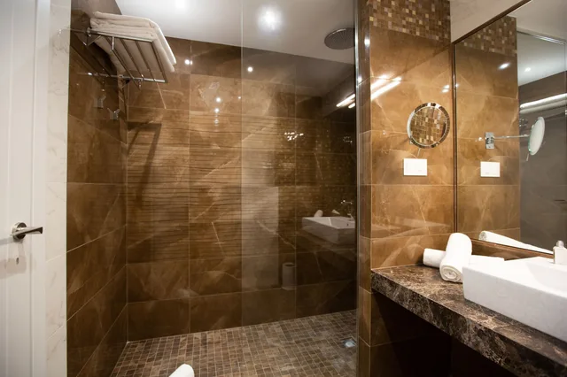 جناح جونيور بسرير كينج وسرير فردي مع أريكة، Elke Spa Hotel 5/6