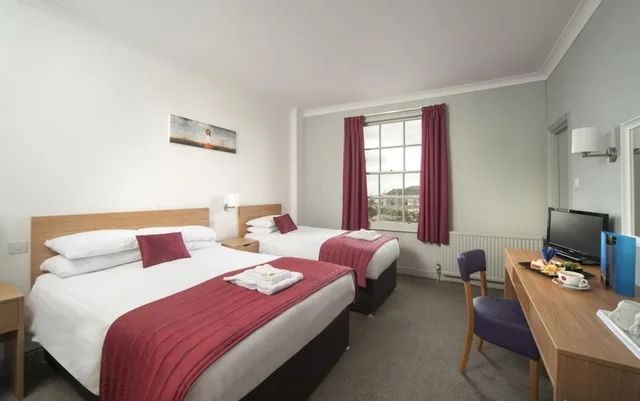 غرفة عائلية بسرير مزدوج وسرير فردي، Pitlochry Hydro Hotel 1/3