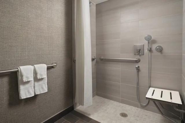 Room, King Bed, Balcony, Accessible, Warner Center Marriott Woodland Hills 5/6