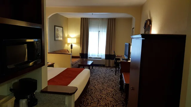 جناح بسرير كينج مع أريكة لذوي الإعاقة، Comfort Suites Daphne - Mobile East Bay 7/10