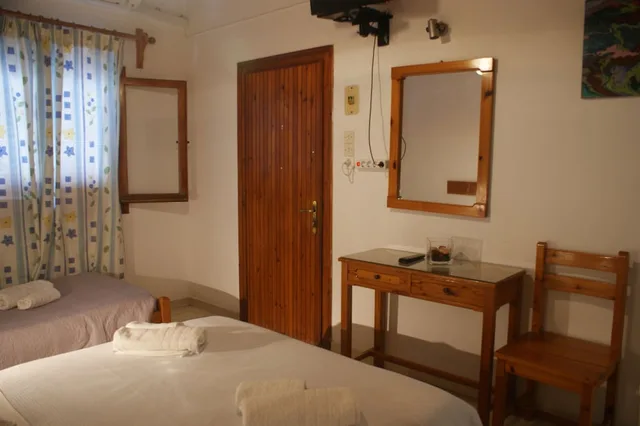 غرفة أساسية ثلاثية بسرير مزدوج وسرير فردي، Hotel Eleftheria 3/5