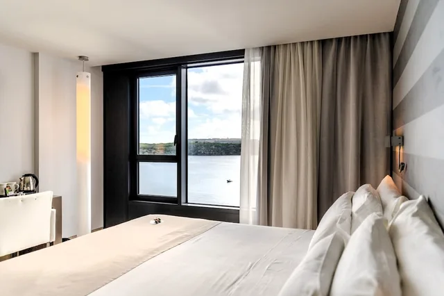 Superior, King Bed, Lateral Side Sea View، Barcelo Hamilton Menorca - Adults Only 2/4