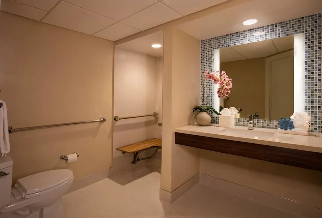 Standard, King Bed, with View, Palm Tower, High Floor, Accessible، Lido Beach Resort 3/3
