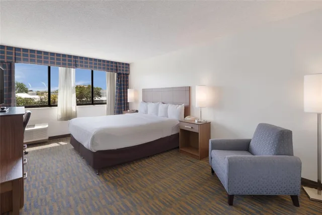Upgrade, King Bed، Clarion Hotel Concord/Walnut Creek 3/8