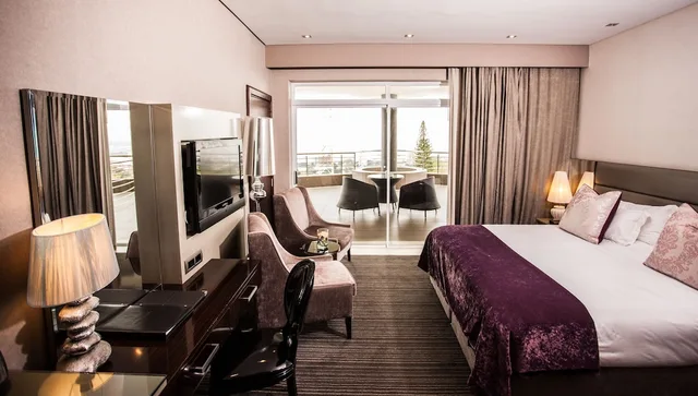 غرفة ديلوكس بشرفة في طابق مرتفع، Coastlands Musgrave Hotel 3/10