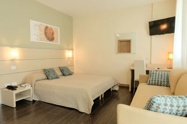 1 Bedroom, Superior, Quadruple, 1 Queen and 1 Bunk Bed, Partial Sea View, Hotel Orizzonte 1/5