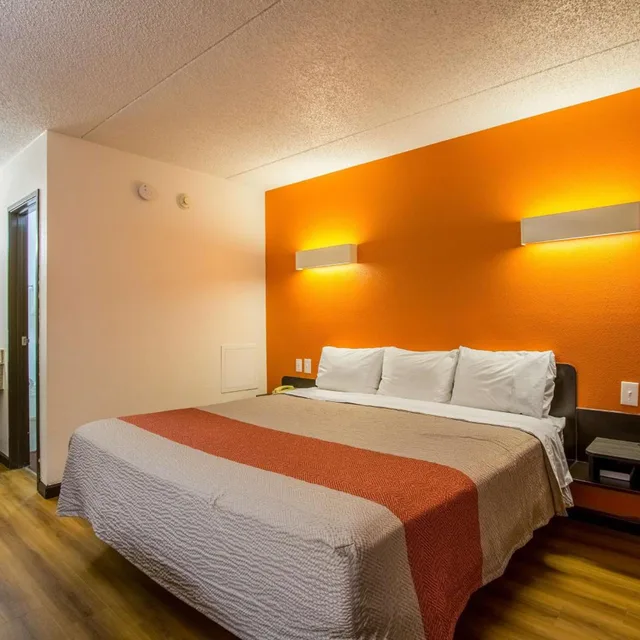 غرفة بسرير كينج للمدخنين، Motel6 Ashland, OH 8/10