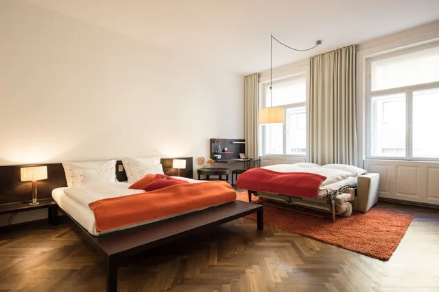 Queen Bed, Sofa, Xl، Hollmann Beletage Design and Boutique 3/10