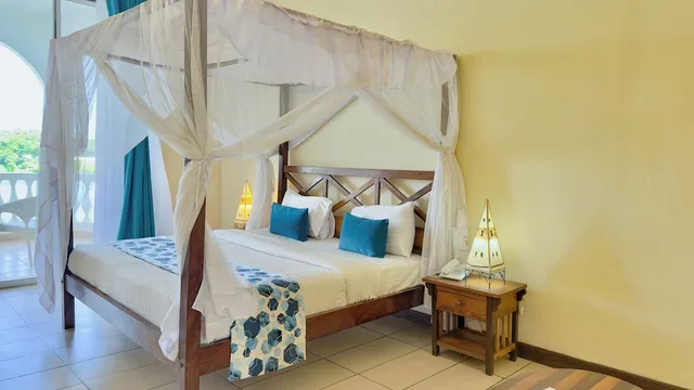 Deluxe, King Bed, Creek View، CityBlue Creekside Hotel & Suites 3/6